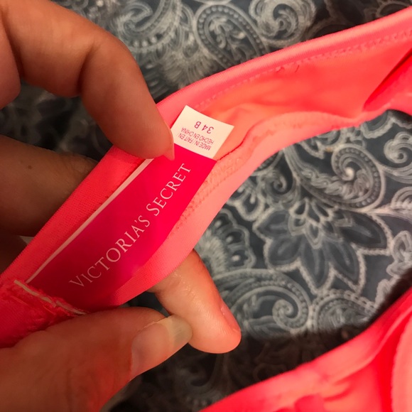 Victoria’s Secret bathing suit top 34b - Picture 3 of 3